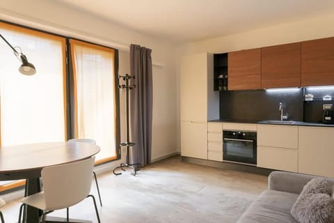 House of Sunflowers 15 min da Duomo Apartment in Milan