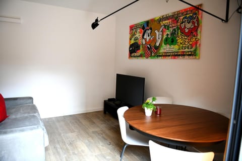 House of Sunflowers 15 min da Duomo Apartment in Milan