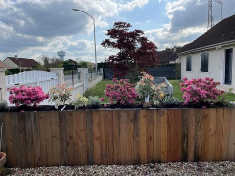 Garden, Street view