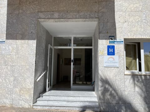 Facade/entrance