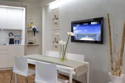 Spring, Winter, Summer, Kitchen or kitchenette, Living room, Dining area, Autumn