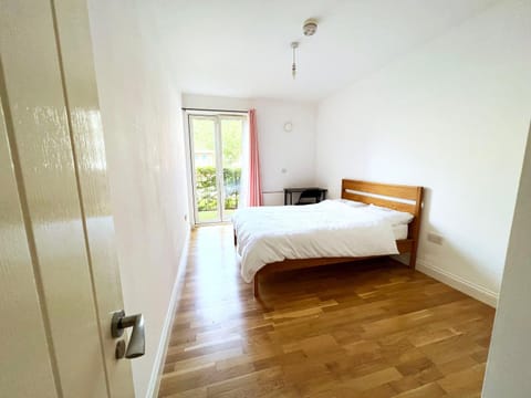 Property building, Bed, Photo of the whole room, Bedroom, wardrobe