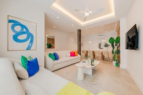 Communal lounge/ TV room, TV and multimedia, Living room, Seating area, Evening entertainment
