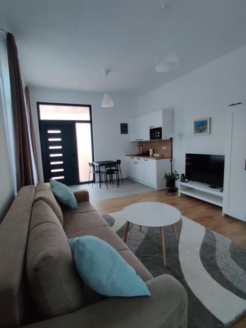 Communal lounge/ TV room, TV and multimedia, Living room, Seating area, Evening entertainment