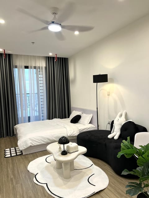 Photo of the whole room, Bedroom