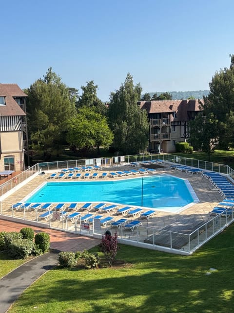 Day, Natural landscape, Pool view, sunbed