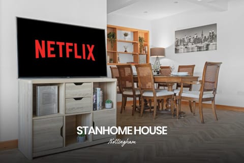 Vibrant 2-bed Home in Nottingham by Renzo, Free Driveway Parking, Sleeps 6! House in Nottingham