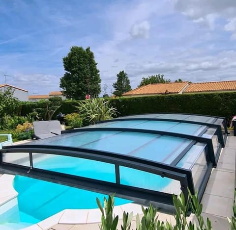 Pool view, Swimming pool, sunbed
