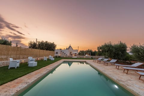 Property building, Pool view, Swimming pool, Sunset, sunbed