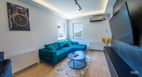 Communal lounge/ TV room, Living room, Seating area