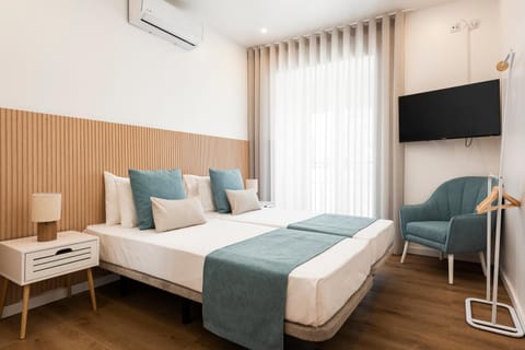 Bed, TV and multimedia, Photo of the whole room, Bedroom, air conditioner