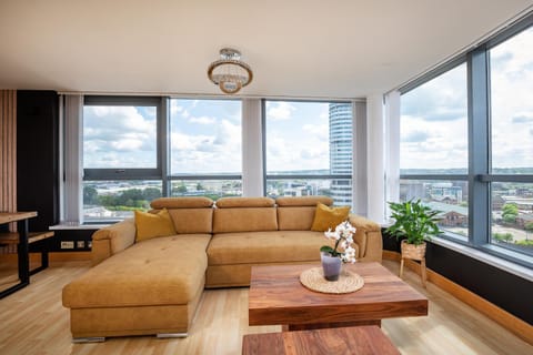 Large Central Penthouse in Leeds Apartment in Leeds