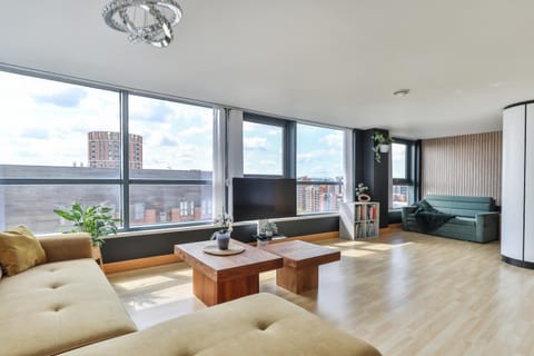Large Central Penthouse in Leeds Apartment in Leeds