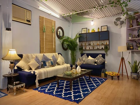 Living room, Lounge or bar, Seating area, air conditioner