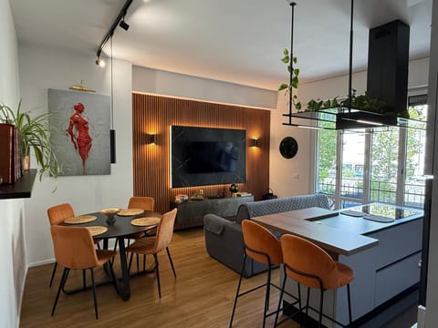 TV and multimedia, Living room, Seating area, Dining area