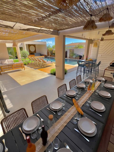 Swimming pool, Meals