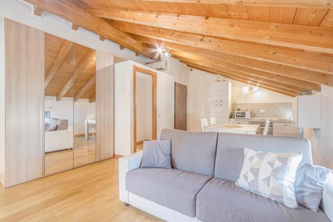 Bed, Kitchen or kitchenette, Living room, Seating area