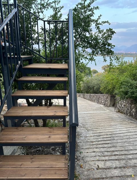 Lake Escape Villa Shirokë Villa in Montenegro