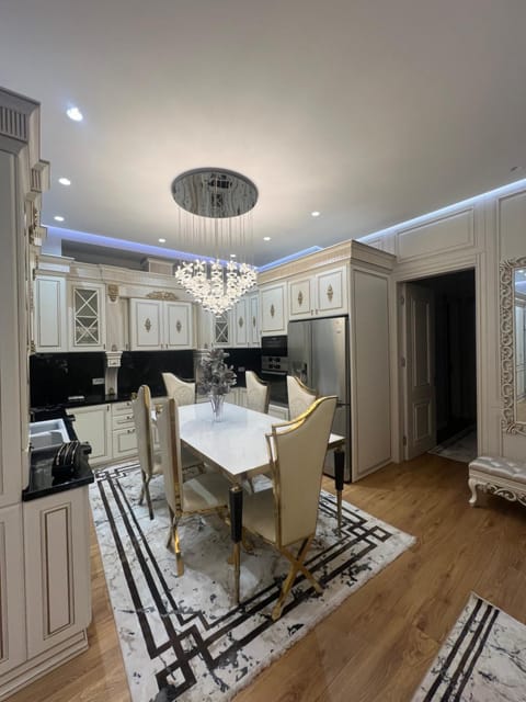 Kitchen or kitchenette, Living room, Seating area, Dining area, minibar, oven