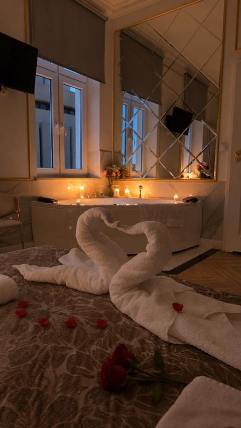 Bed, Hot Tub