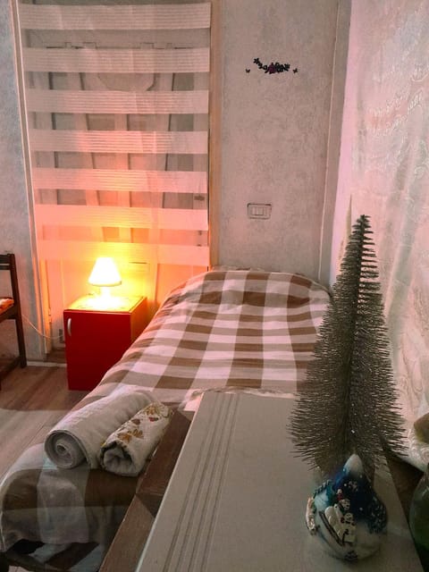 Private Guest Room with Garden Access House in Skopje