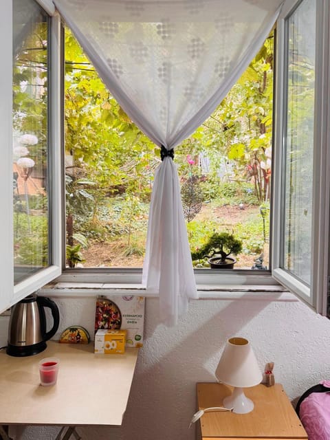 Private Guest Room with Garden Access House in Skopje