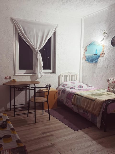 Private Guest Room with Garden Access House in Skopje