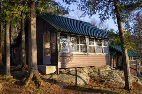 Paddler's Rest Lakeside Cabins and Motel Cabin in Long Lake
