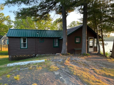 Paddler's Rest Lakeside Cabins and Motel Cabin in Long Lake