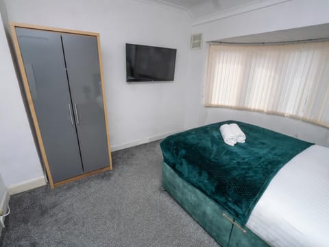 Bed, TV and multimedia, Bedroom, towels, wardrobe