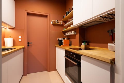 Kitchen or kitchenette, oven