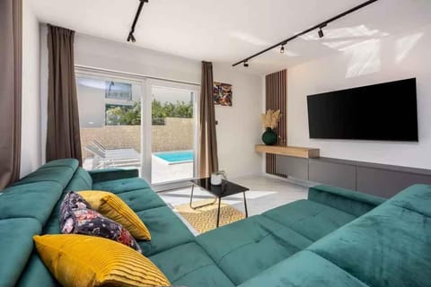 Summer, TV and multimedia, Balcony/Terrace, Living room, Seating area