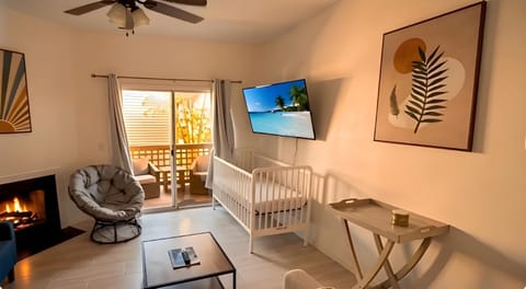 Patio, Patio, TV and multimedia, Balcony/Terrace, Balcony/Terrace, Living room, Seating area, Dining area, fireplace