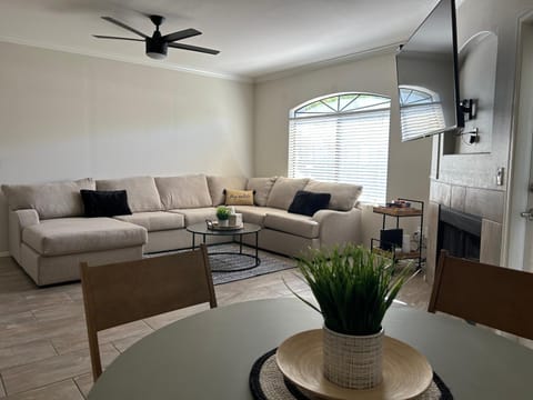 TV and multimedia, Living room, Seating area