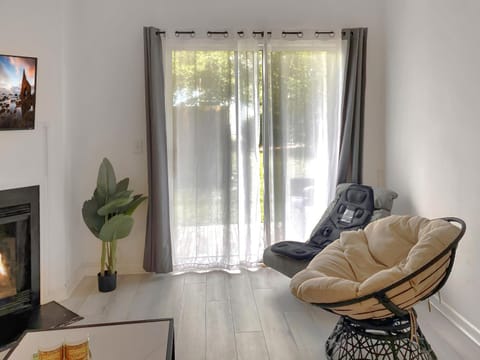 Patio, Massage, TV and multimedia, Living room, Seating area