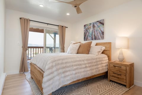 Modern Suite with Panoramic Views House in Philipsburg