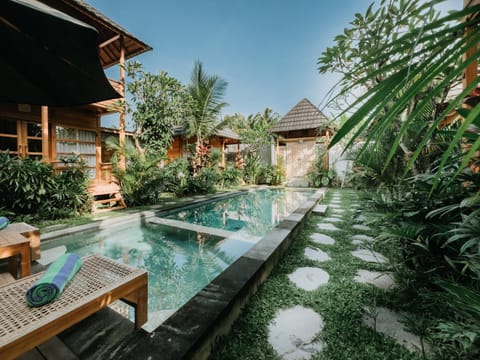 Swimming pool, sunbed