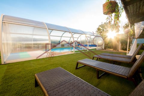 Garden view, Pool view, Swimming pool, pet friendly, pet friendly, sunbed