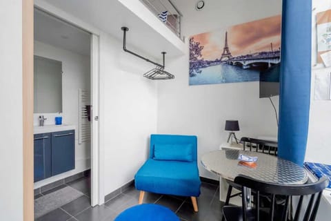 Bathroom, Dining area