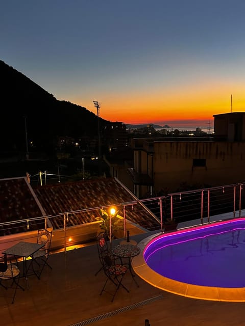 Natural landscape, Solarium, Balcony/Terrace, Mountain view, Pool view, Swimming pool, Sunrise, Sunset
