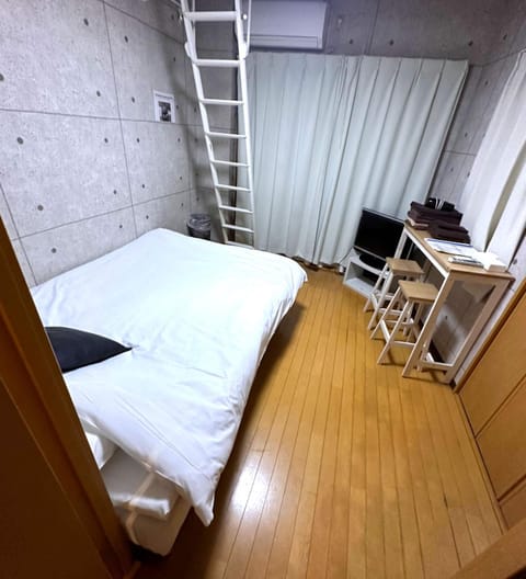 Bed, TV and multimedia