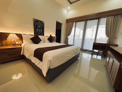 Photo of the whole room, Bedroom