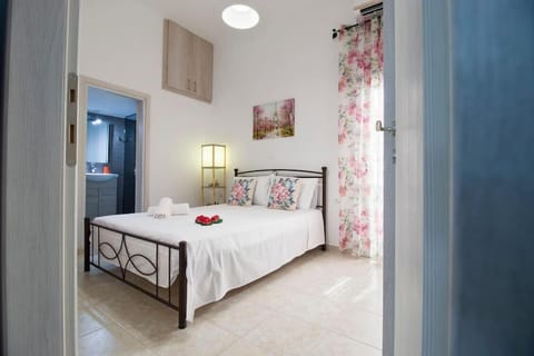 Bed, Bathroom, Bedroom