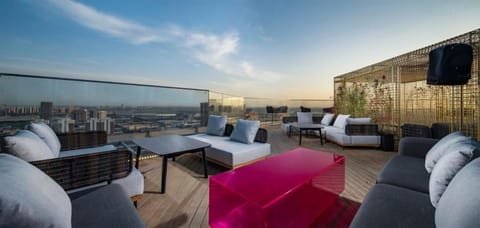 Mehood Lestie, Tianjin Meijiang Convention and Exhibition Center Flagship Store Hotel in Tianjin