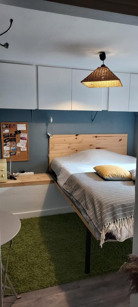 Chambre indépendante chez l'habitant avec salle de bain privée Vacation rental in Alençon