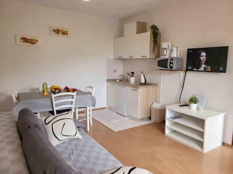 Coffee/tea facilities, Dining area, microwave