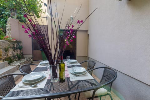 Nur 100 Meter zum Sandstrand mit mediterranem Garten House in Crikvenica