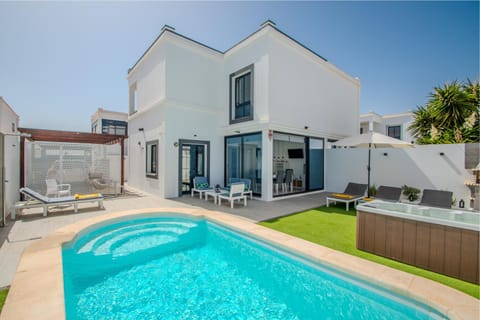 Patio, Day, Pool view, Swimming pool, sunbed