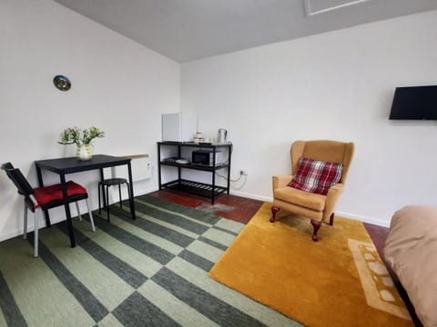 Chic Studio Near Cardiff Hub Apartment in Cardiff