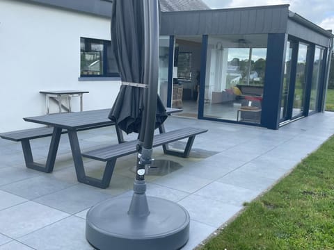 Property building, Patio, Day, Garden, Balcony/Terrace, Garden view